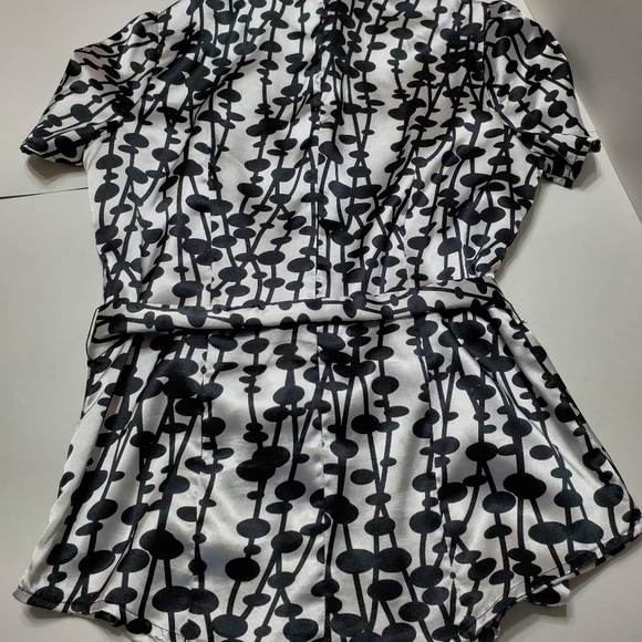 👸🧥 BCBGMAXAZRIA button down tie blouse - Picture 5 of 8